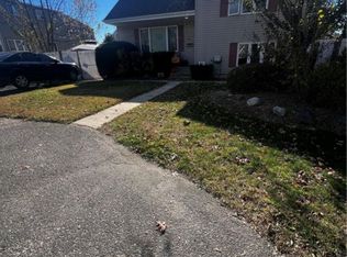 210 Bay Shore Rd, North Babylon, NY 11703