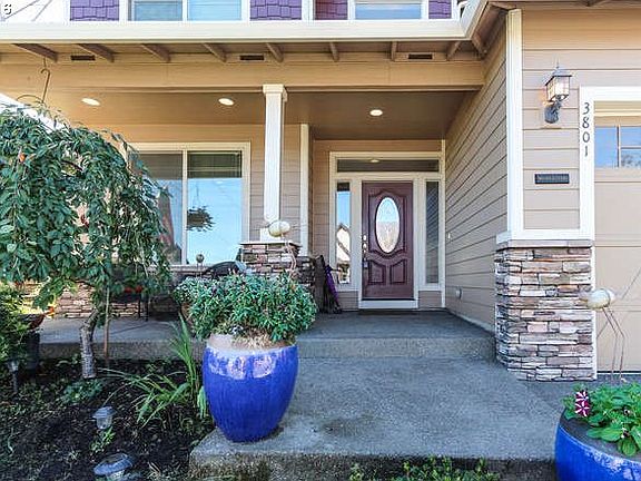 3rd image of 3801 NE 104th Cir