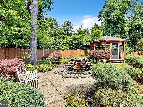 5th image of 404 Willow Wood Ct