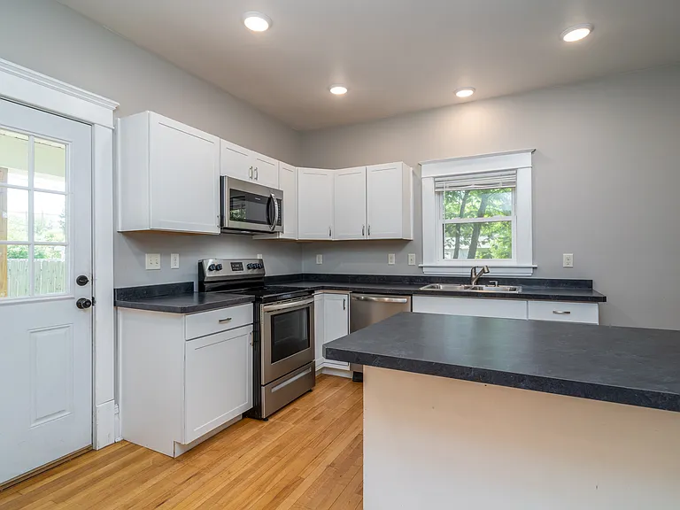 514 Cherry St — Photo 12