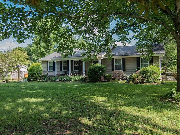 2nd image of 811 Stonebrook Blvd