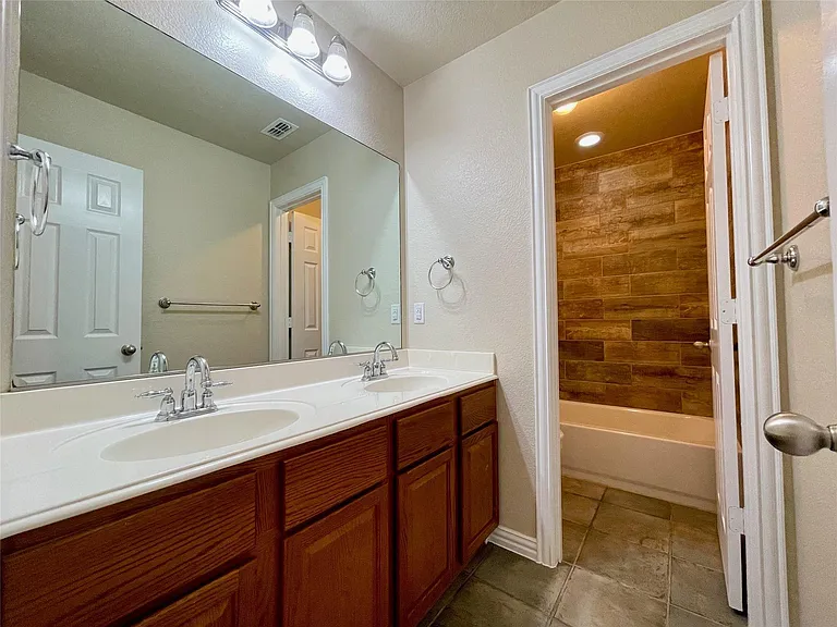 2902 Madison Dr — Photo 21