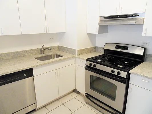 Rented by Stonehenge NYC LLC | media 44