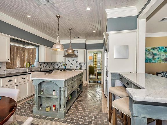 3rd image of 8617 Amhurst Ct