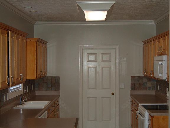 3rd image of 225 Peachtree St