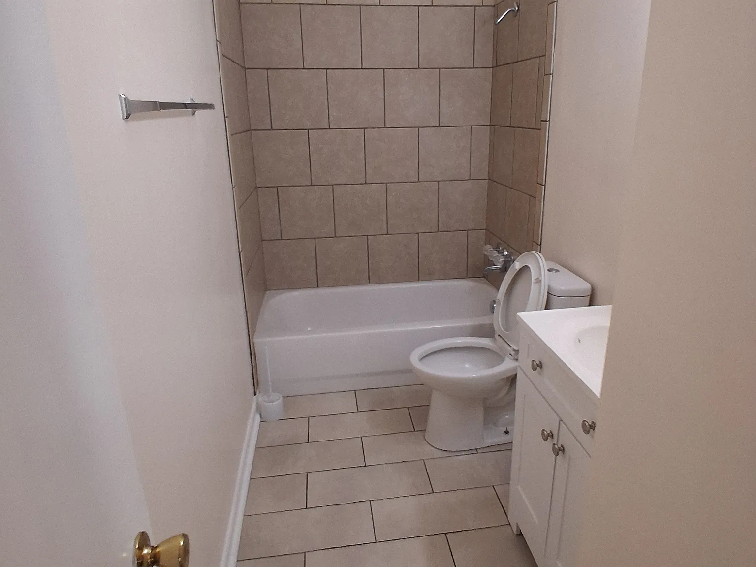 3 bed, 1000 sqft, $1,500 — Photo 2