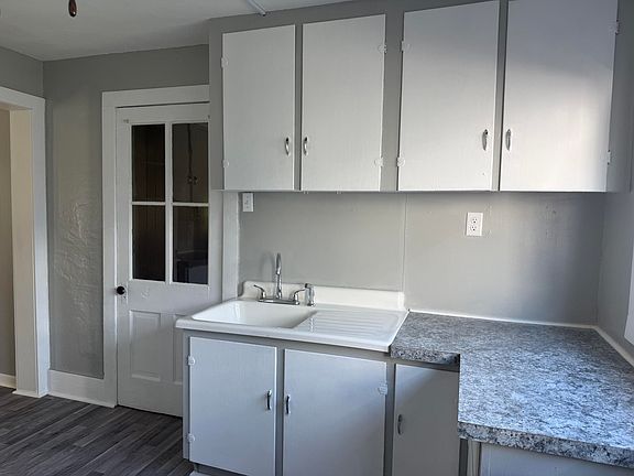 5th image of 2550 E Michigan St