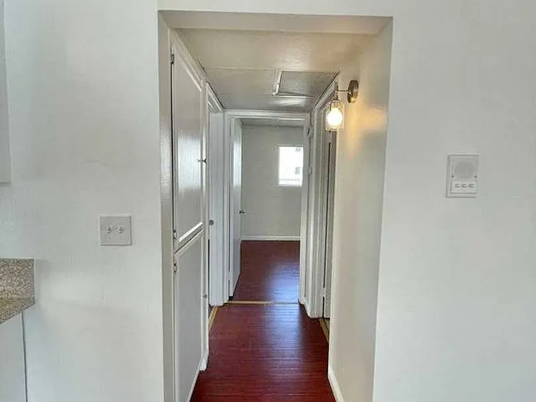 Delano St — Photo 23