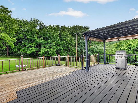 5th image of 684 Hallock Cir