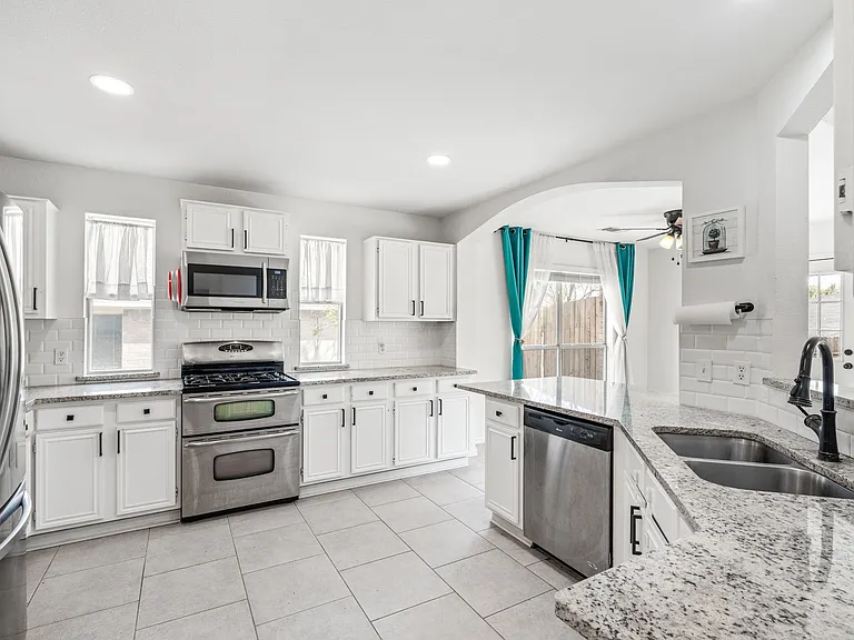 1011 Ridgecrest Dr — Photo 15