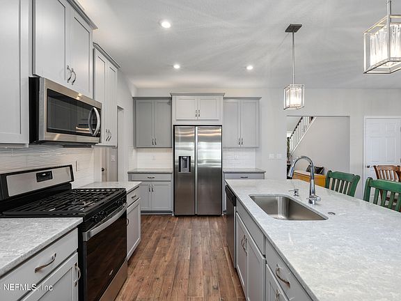 2nd image of 631 MEADOW CREEK Drive