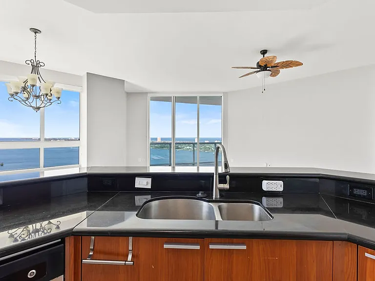 241 Riverside Dr #2610 — Photo 10