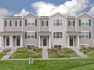 2424 Aurora Dr, Hampshire, IL 60140