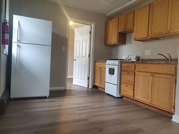 4th image of 751 Central Ave W APT 6