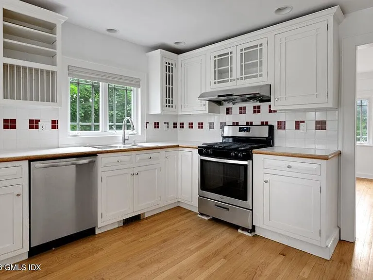 1 Hendrie Dr — Photo 11