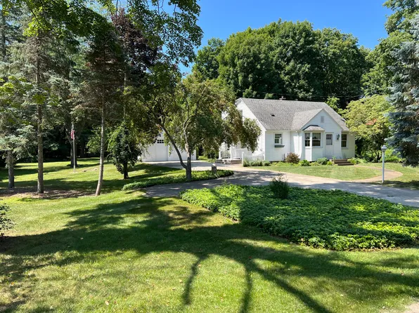 4688 64th St, Holland, MI 49423