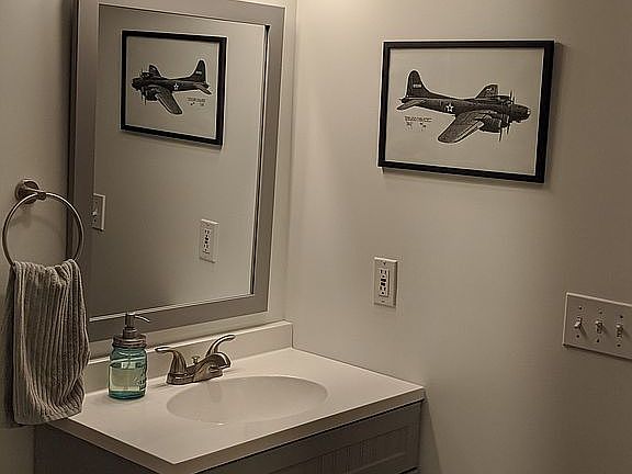 3rd image of 6645 Windtree Ln