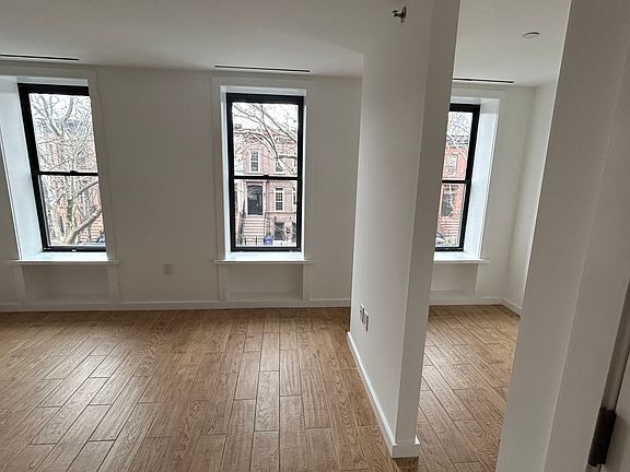 3rd image of 378 Halsey St #2