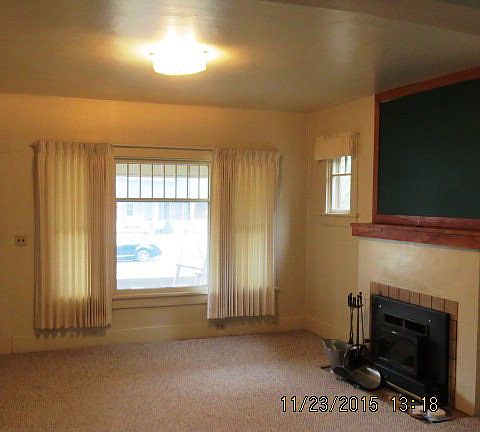 2nd image of 214 E Oak St