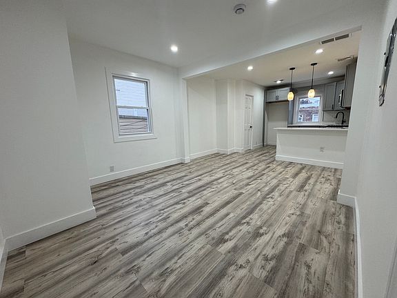 2nd image of 536 Lincoln St APT 3