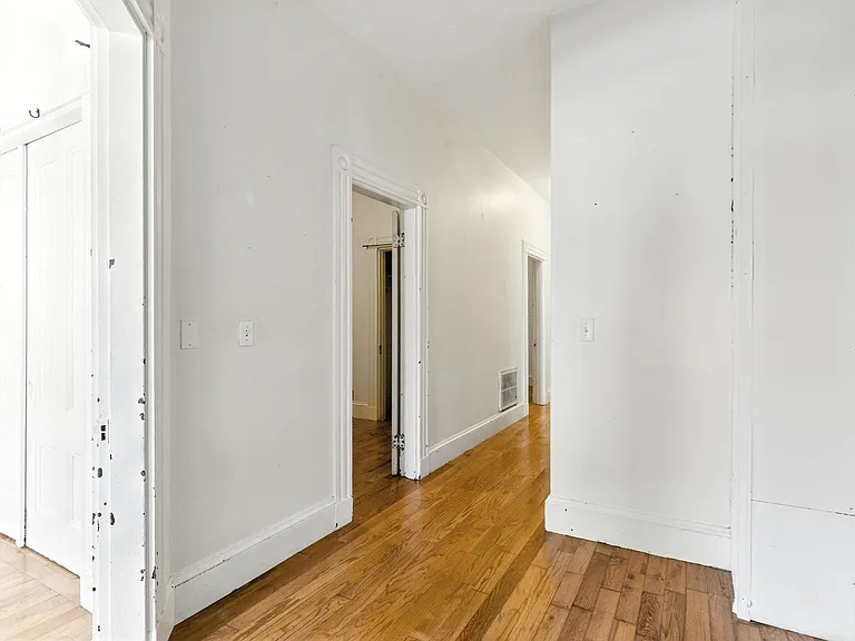 647 E 3rd St #1 — Photo 2