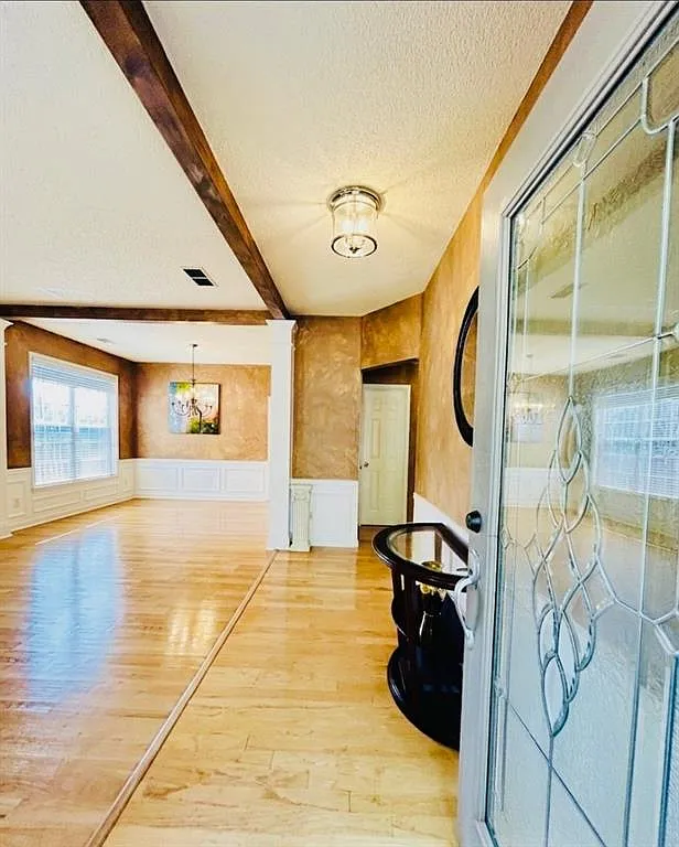 3 bed, 2.5 bath, 2079 sqft, $2,400 — Photo 3