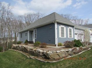 50 Taft Hill Ln, Uxbridge, MA 01569