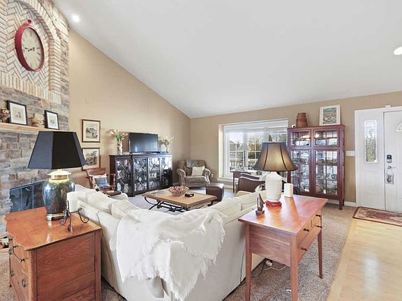 5th image of W234N7336 Fontaine Cir