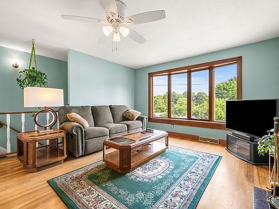 4th image of 104 Spring View Dr