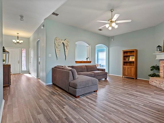 5th image of 2217 Collington Dr