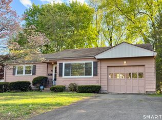 27 West St, Cromwell, CT 06416