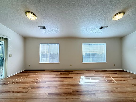 2nd image of 2115 Foxwood Dr