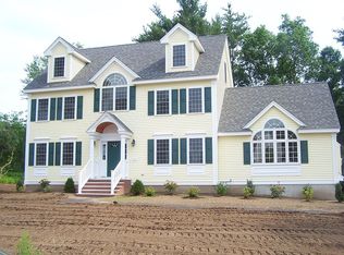 2 Daphne Cir, Dracut, MA 01826