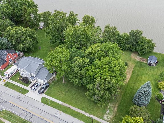 5th image of 222 W Maumee Ln