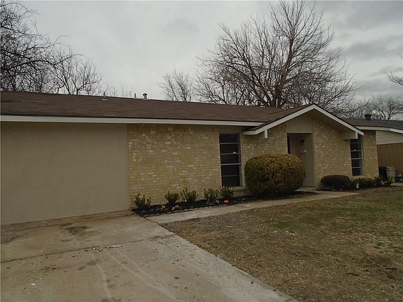 3rd image of 1014 Las Flores Ct