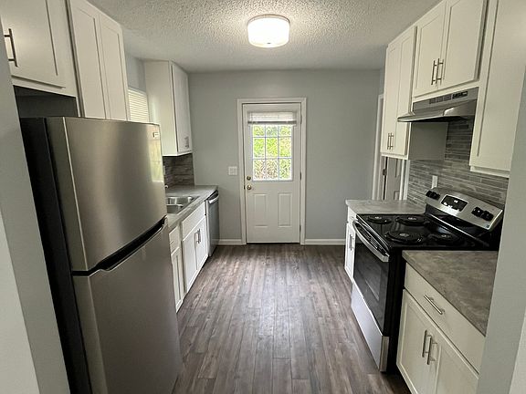 3rd image of 2241 Buckingham Ct