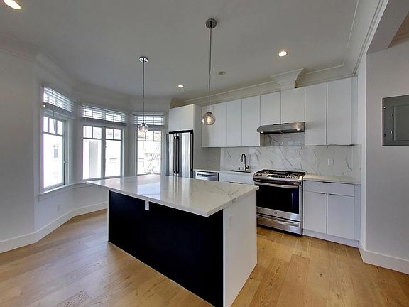 3rd image of 1305 Lombard St APT 4