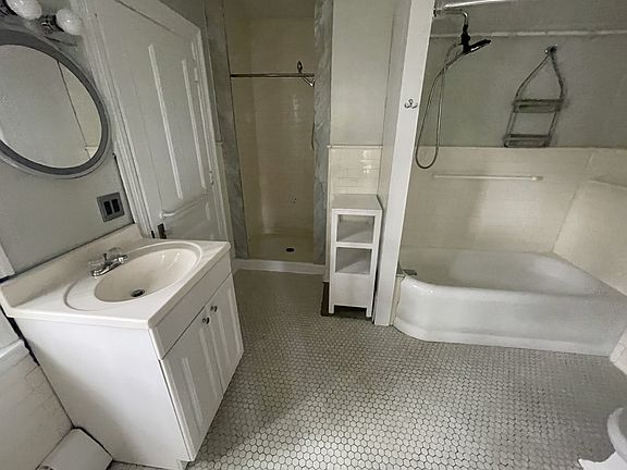 4th image of 88 Cooke St APT 6