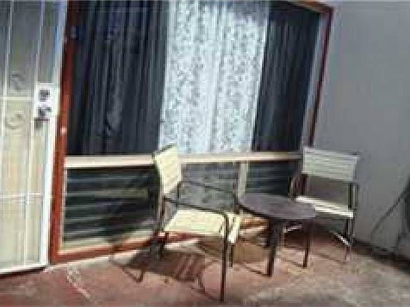 Back fenced courtyard