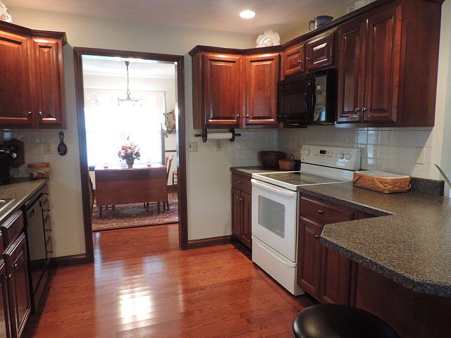 2nd image of 2320 Glendale Dr
