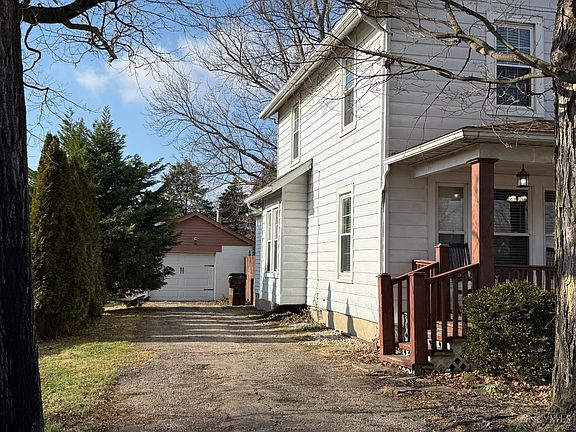 4th image of 213 N Charity St