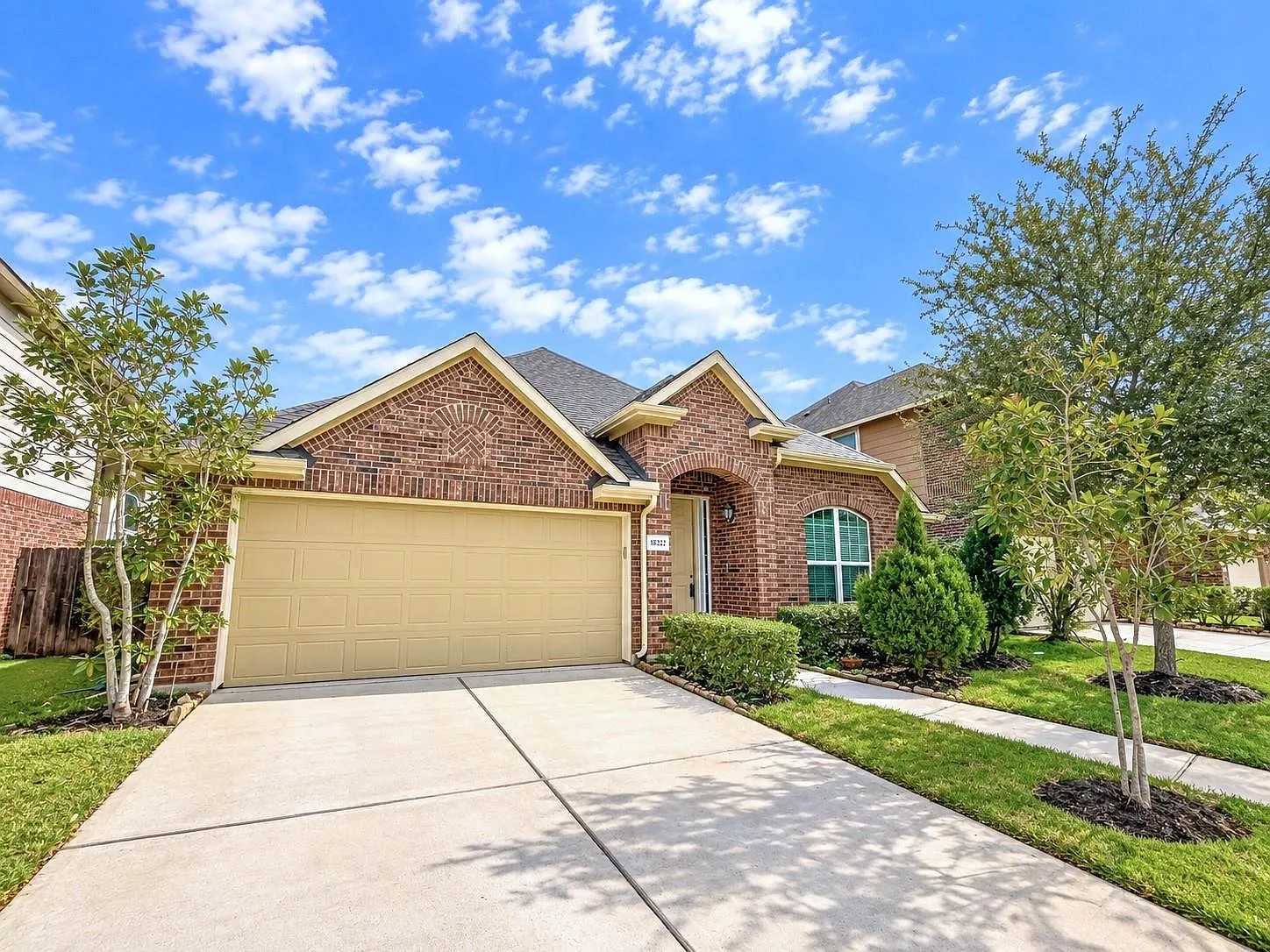 4 bed, 2.0 bath, 2162 sqft, $2,395 — Photo 4