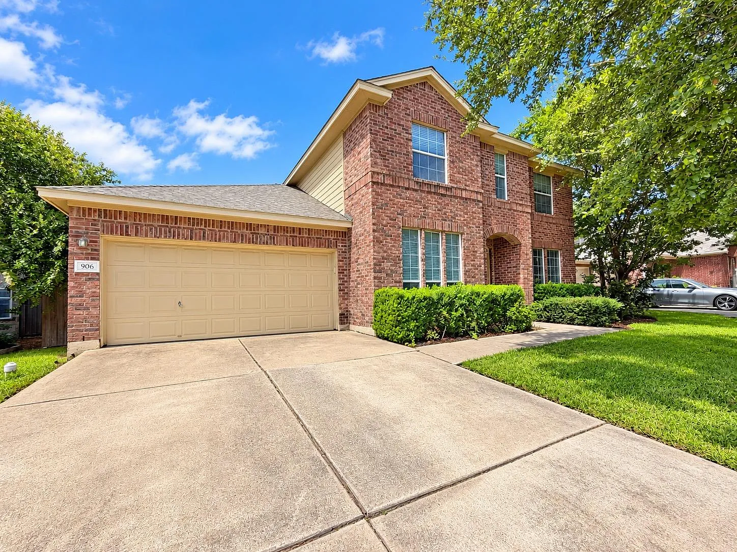 3 bed, 2.5 bath, 2470 sqft, $2,200 — Photo 3