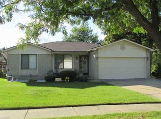 34121 Inverarry Ct, Sterling Heights, MI 48312