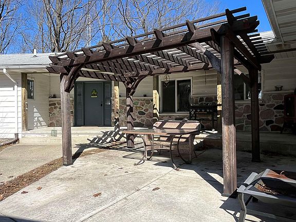 2nd image of 3265 Bischoff Rd