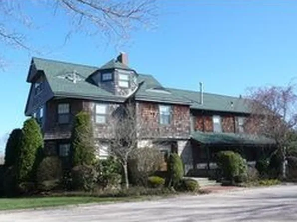 16 Gardencourt Dr, Narragansett, RI 02882