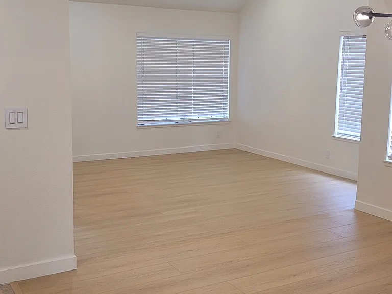17924 Redwood Ave — Photo 22