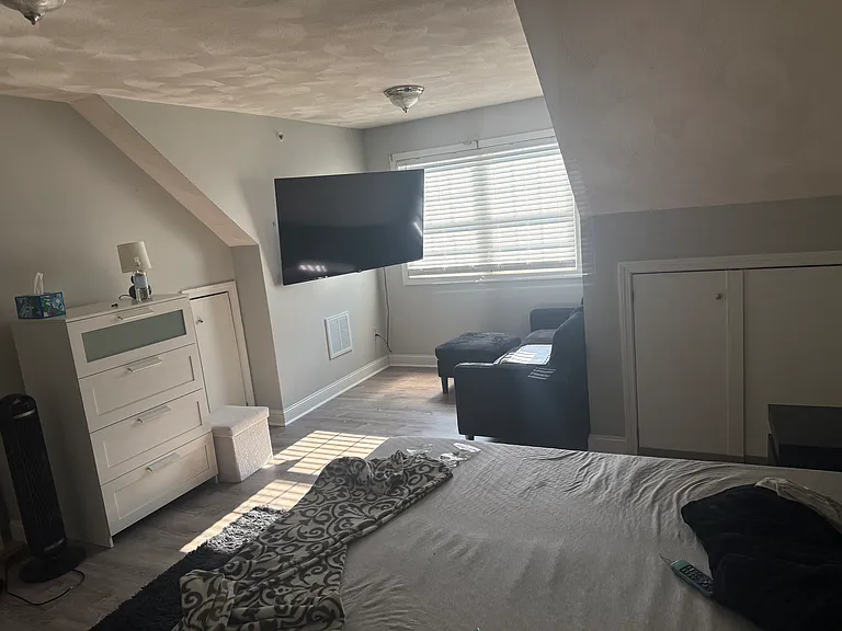 131 N Common St #B — Photo 9