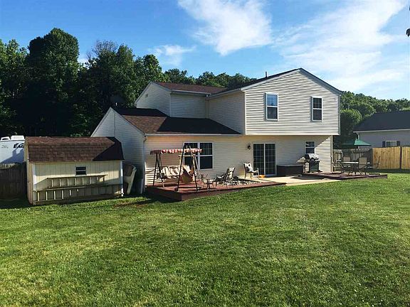 3rd image of 917 E Meadowlands Dr