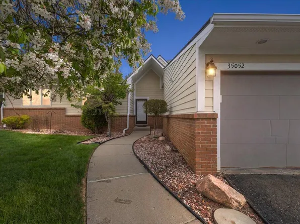 35052 Meadow Ln, Farmington, MI 48335